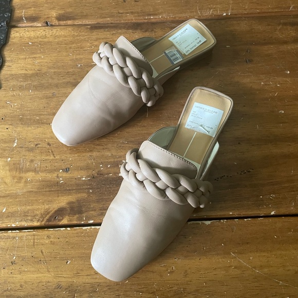 Dolce Vita Gallo Beige Leather Mules Slides Shoes Flats Braided Size 7 - Picture 1 of 10